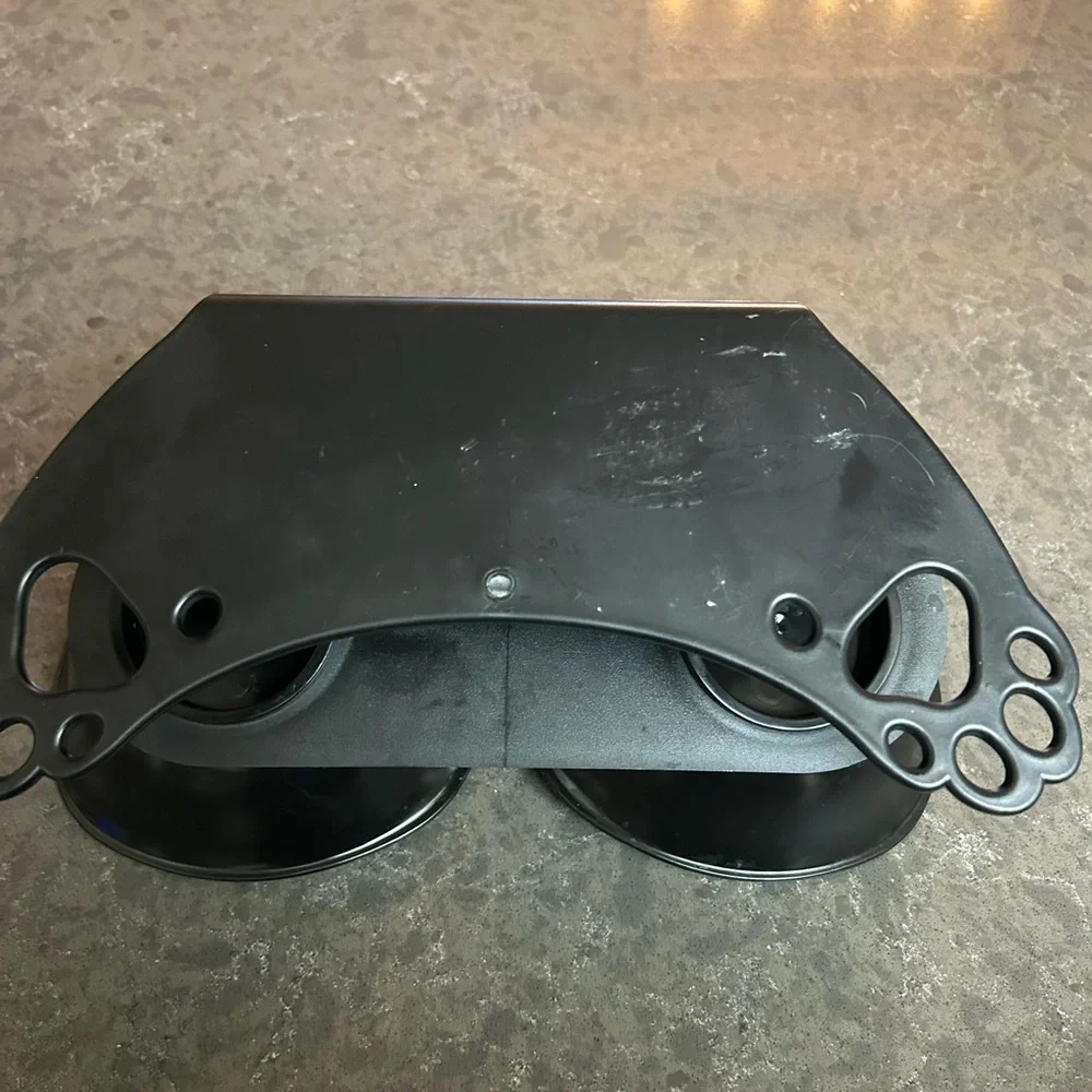 Cat head shaped off the floor bowls for cats (or 🐶 dog!) & NWTs 16”x12” pet mat.